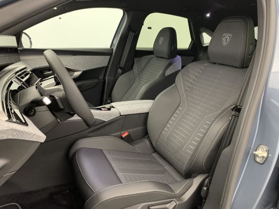 Peugeot 3008 Hybrid 145 e-DCS6 GT Bleu Ingaro / Toit Noir