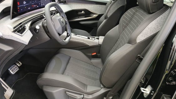 Peugeot 3008 Hybrid 136 e-DCS6 GT Noir Perla Nera