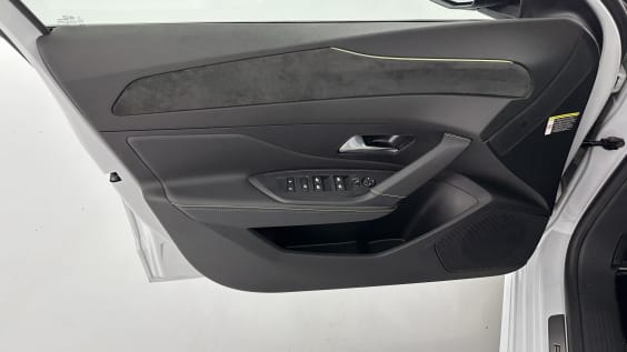 Peugeot 308 Hybrid 145 e-DCS6 GT Blanc Okenite