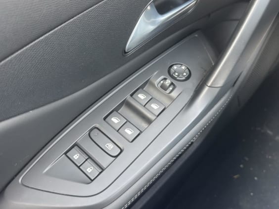 Peugeot 308 1.2 130 allure eat8 Gris Sellenium