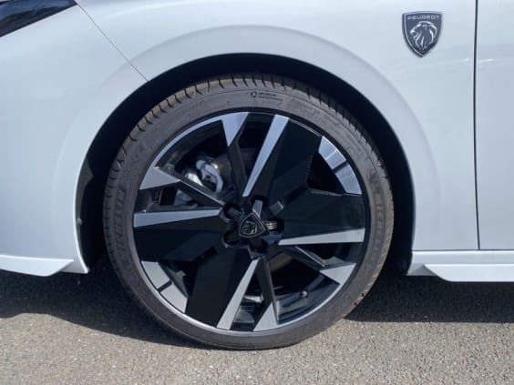 Peugeot 308 308 HYBRID 145CH E-DCS6 GT Blanc Okenite Metal