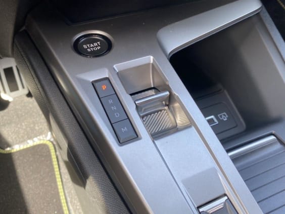 Peugeot 308 308 HYBRID 145CH E-DCS6 GT Blanc Okenite Metal