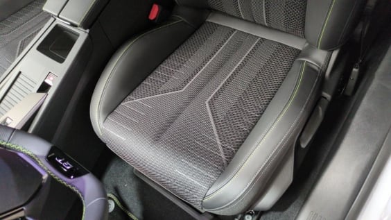 Peugeot 308 NOUVELLE 308 Hybrid 145 e-DCS6 GT Blanc Okenite