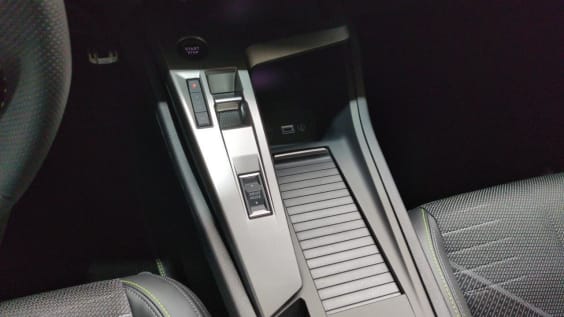 Peugeot 308 NOUVELLE 308 Hybrid 145 e-DCS6 GT Blanc Okenite
