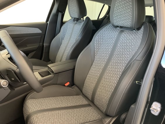 Peugeot 308 NOUVELLE HYBRID 145 E-DCS6 ALLURE Noir Perla Nera
