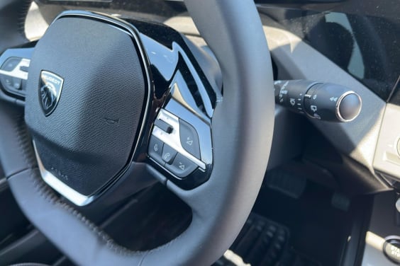 Peugeot 308 NOUVELLE BLUEHDI 130CH S&S EAT8 ALLURE Blanc Okenite