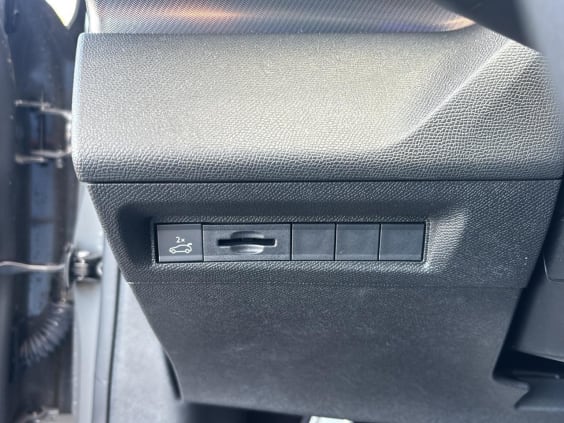 Peugeot 408 Hybrid 145 gt e-dcs6 Gris Sellenium E
