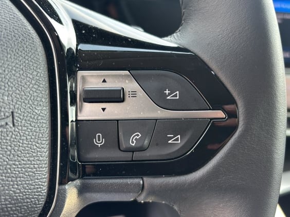 Peugeot 408 1.2 puretech 130 allure eat8 Noir
