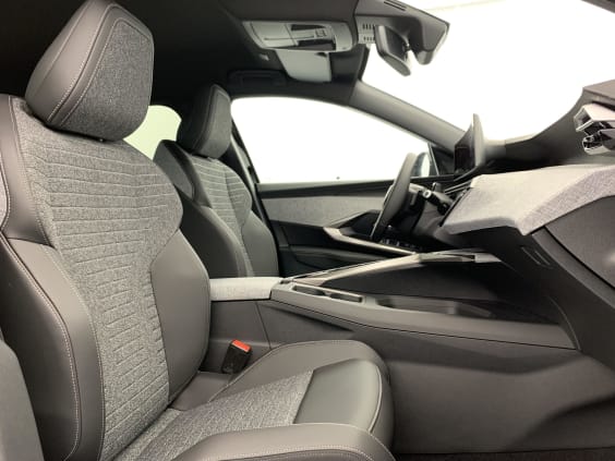 Peugeot 5008 Hybrid 145 e-DCS6 Allure Noir Perla Nera
