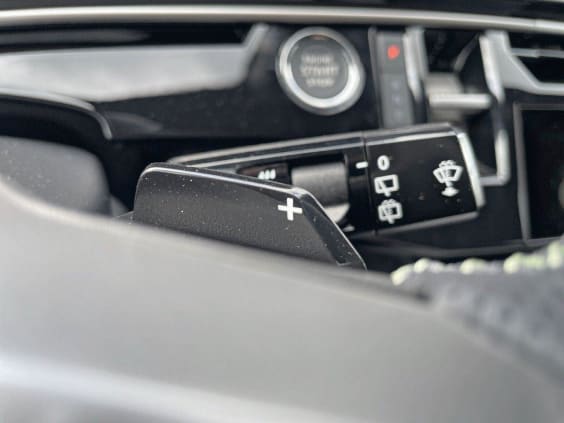 Peugeot 5008 HYBRID 145CH E-DCS6 GT Noir Perle Metal