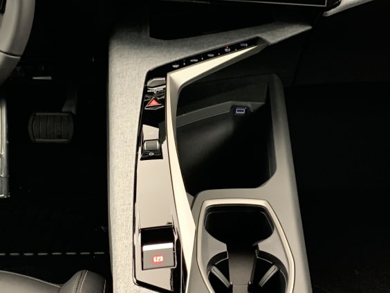 Peugeot 5008 Hybrid 145 e-DCS6 Allure Noir Perla Nera