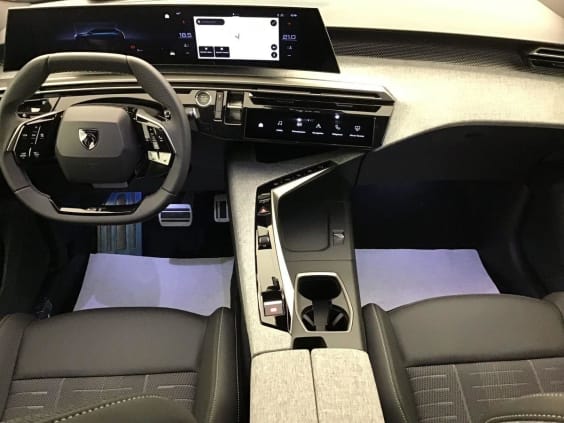 Peugeot 5008 HYBRID 145 GT gris artense