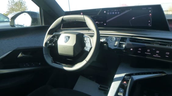 Peugeot 5008 HYBRID 145CH E-DCS6 GT Noir Perla Nera