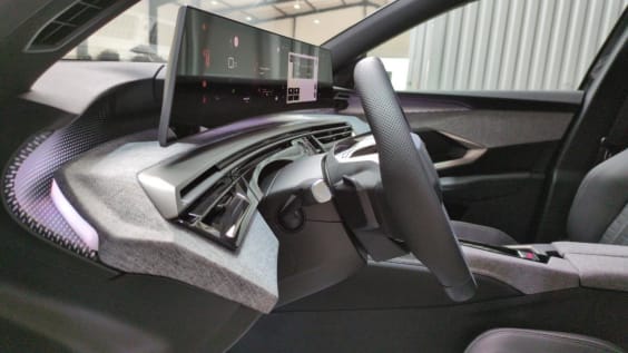 Peugeot 5008 HYBRID 145CH E-DCS6 GT Gris Titane / Toit Noir