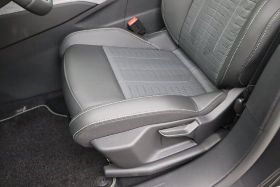 Peugeot 5008 GT Hybrid 145 hp e-DSC6 Grey