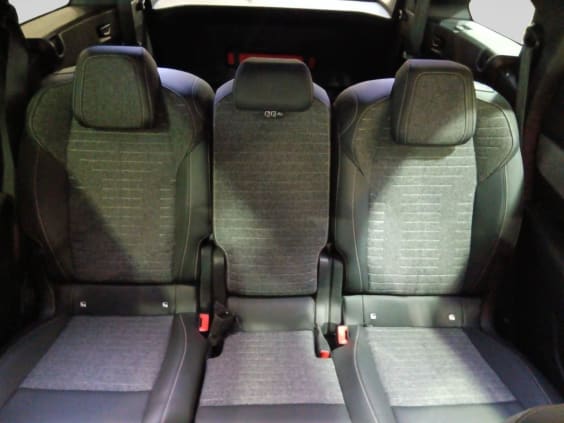 Peugeot 5008 Hybrid 136 e-DCS6 Allure Noir Perla Nera