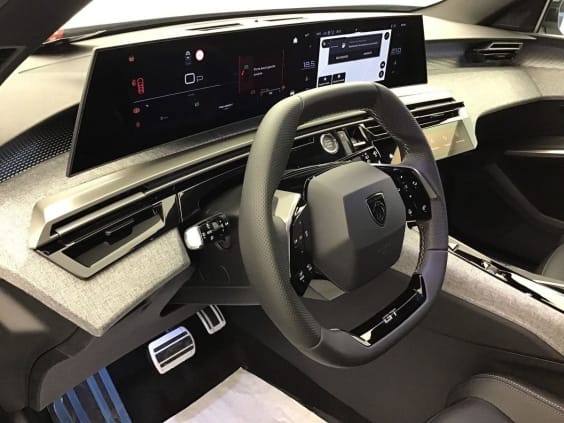Peugeot 5008 HYBRID 145 GT gris artense