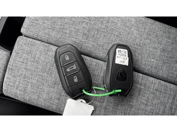 Peugeot 5008 Hybrid 145 e-DCS6 GT Gris Titane