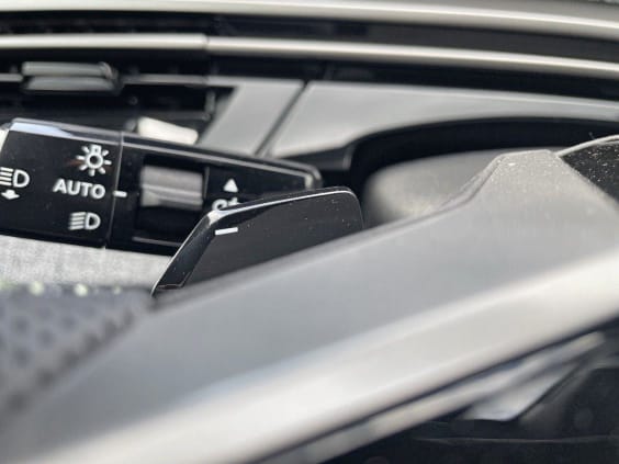 Peugeot 5008 HYBRID 145CH E-DCS6 GT Noir Perle Metal