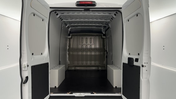Peugeot Boxer BOXER L2H2 3.5 2.2 BlueHDi 140ch Blanc Icy