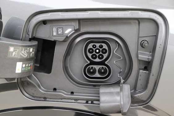 Peugeot E-3008 GT Electric 73 kWh 213 hp Grey