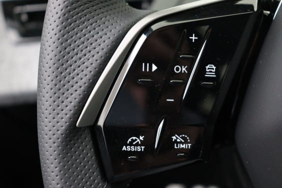 Peugeot E-3008 GT Electric 73 kWh 213 hp Grey