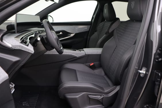 Peugeot E-3008 GT Electric 73 kWh 213 hp Grey