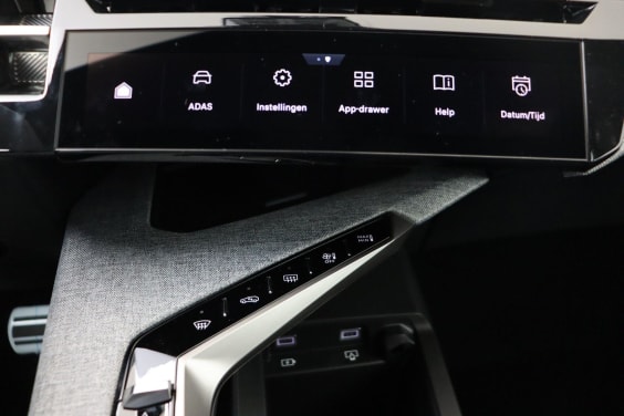 Peugeot E-3008 GT Electric 73 kWh 213 hp Grey