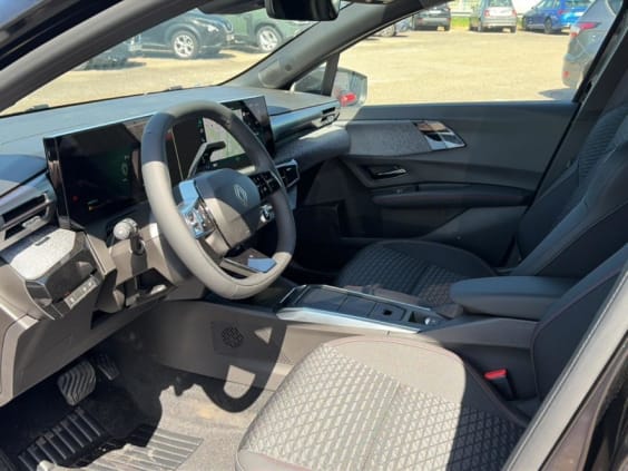 Renault CLIO VI 1.2 tce 115 techno edc noir
