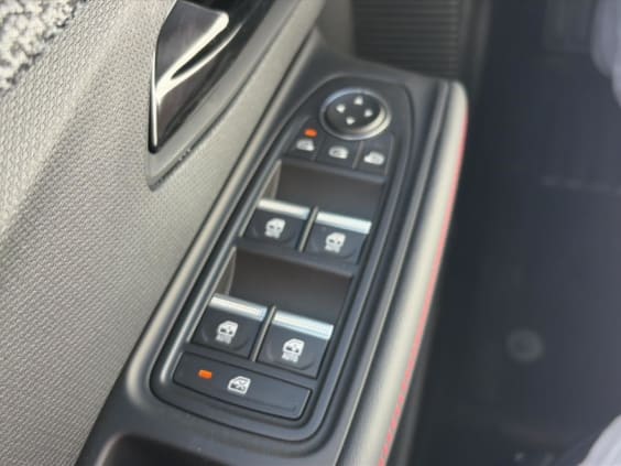 Renault CLIO VI 1.2 tce 115 techno edc noir
