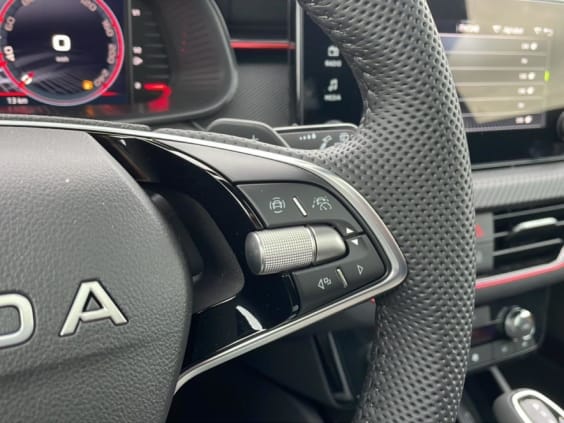 Skoda Kamiq 1.0 tsi evo 2 116 monte carlo dsg7 Blanc Nacre