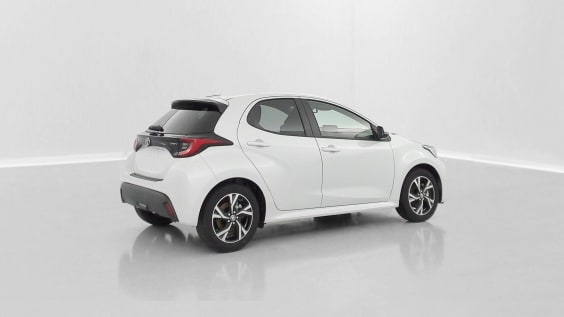 Toyota Yaris YARIS  IV Hybride 116h Design e-CVT Blanc Lunaire Nacré