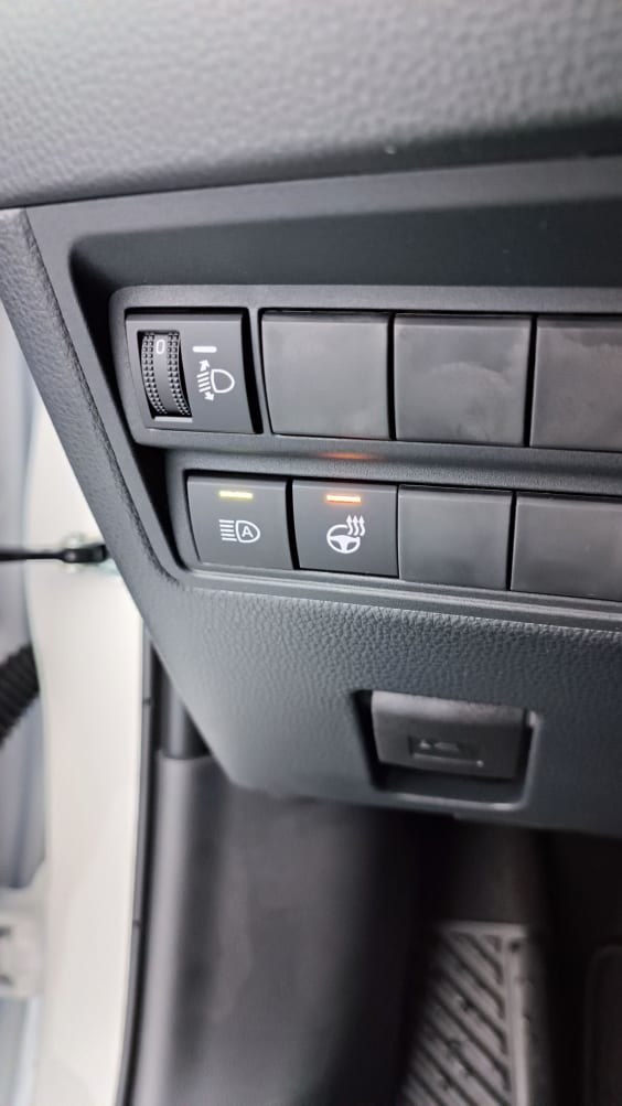 Toyota Yaris YARIS  IV Hybride 116h Design e-CVT Blanc Lunaire Nacré
