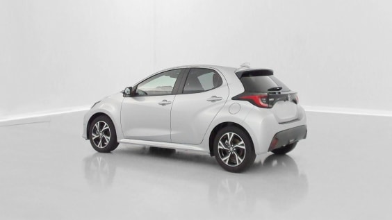 Toyota Yaris YARIS  IV Hybride 116h Design e-CVT Gris Minéral