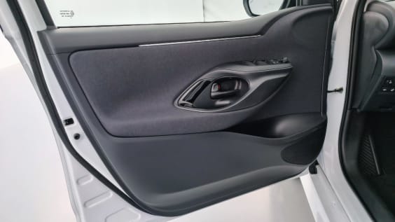 Toyota Yaris YARIS  IV Hybride 116h Design e-CVT Blanc Lunaire Nacré