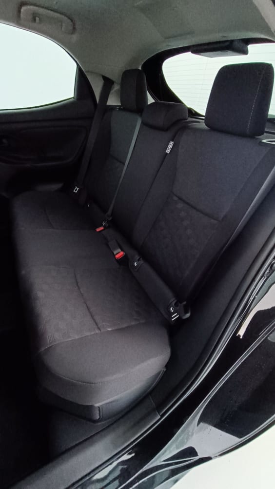 Toyota Yaris YARIS  IV Hybride 116h Design e-CVT Noir Intense Métallisé