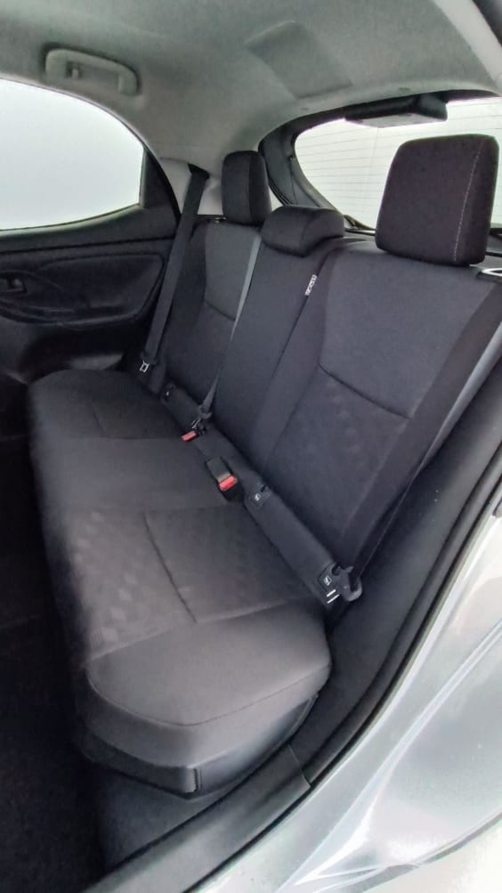 Toyota Yaris YARIS  IV Hybride 116h Design e-CVT Gris Minéral