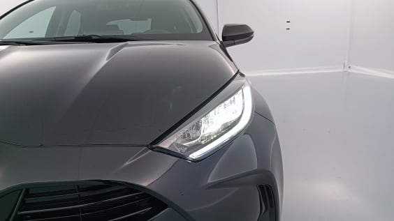 Toyota Yaris YARIS  IV Hybride 116h Design e-CVT Noir Intense Métallisé