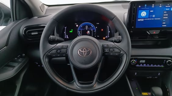 Toyota Yaris YARIS  IV Hybride 116h Design e-CVT Gris Minéral