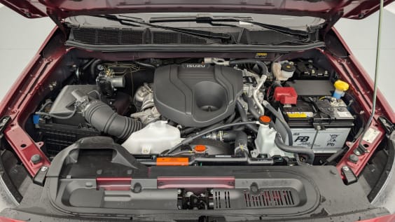 Isuzu D-MAX 1.9 4X4 SPACE CAB N60 F+  AT Red Spinel Mica