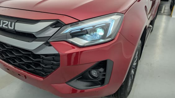 Isuzu D-MAX 1.9 4X4 SPACE CAB N60 F+  AT Red Spinel Mica