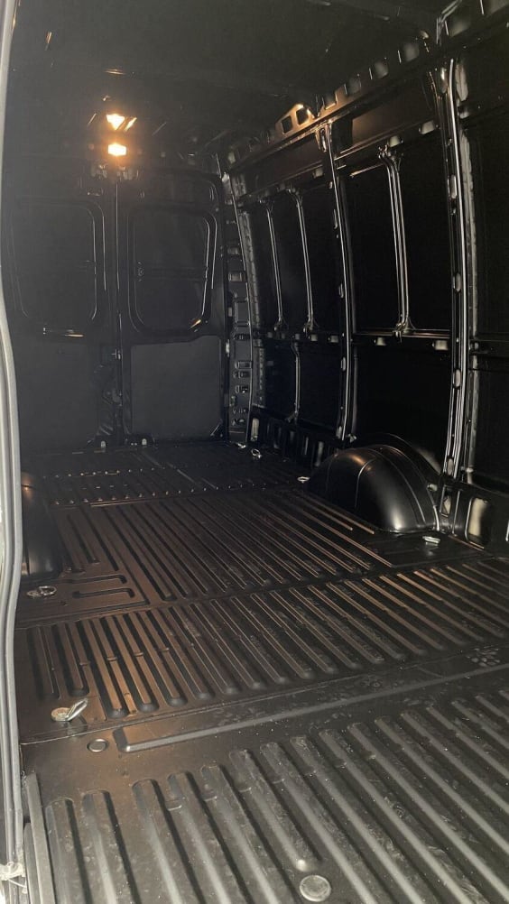 Iveco Daily Daily 35S16A8 4100 2.3 156ch 16m³ Hi-Matic Noir