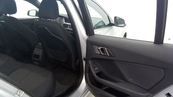 BMW Serie 1 F40 116i 109 ch DKG7 Business Design Glaciersilber