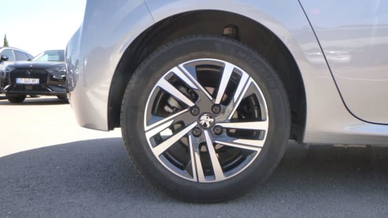 Peugeot 208 PureTech 130 S&S EAT8 Allure Pack gris artense