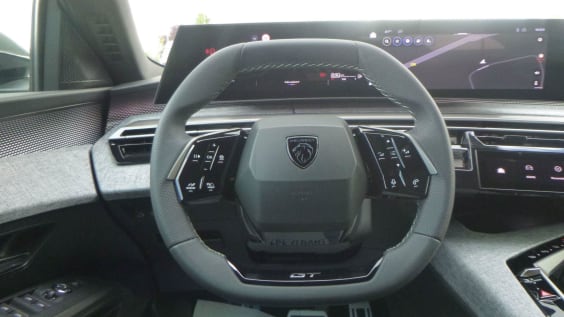 Peugeot 5008 Hybrid 145 e-DCS6 GT Noir Perla Nera