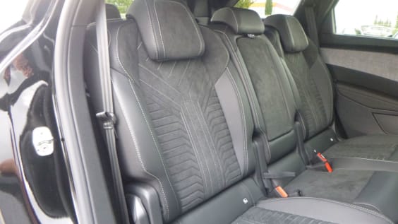 Peugeot 5008 Hybrid 145 e-DCS6 GT Noir Perla Nera