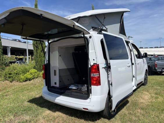 Pössl CAMPSTER PEUGEOT TRAVELLER - 2.0 L - - 180 CV - EAT8 Blanc