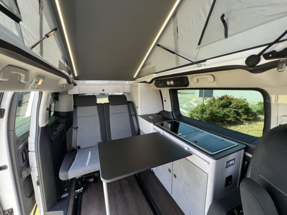 Pössl CAMPSTER PEUGEOT TRAVELLER - 2.0 L - - 180 CV - EAT8 Blanc