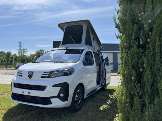 Pössl CAMPSTER PEUGEOT TRAVELLER - 2.0 L - - 180 CV - EAT8 Blanc