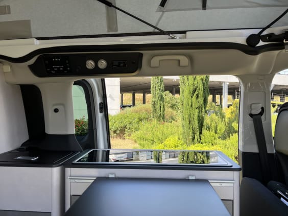 Pössl CAMPSTER PEUGEOT TRAVELLER - 2.0 L - - 180 CV - EAT8 Blanc